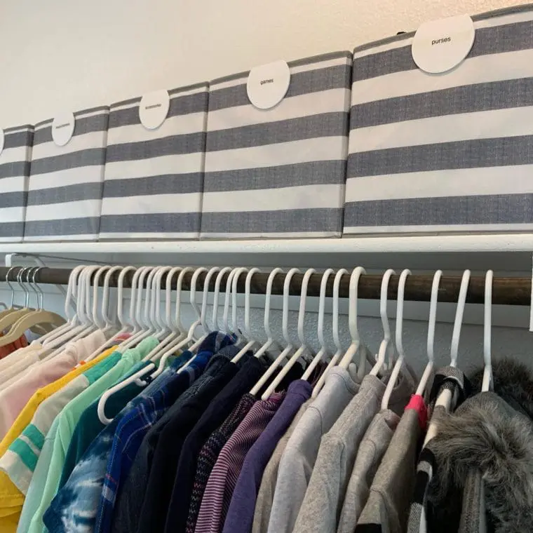 clothes hanger organization