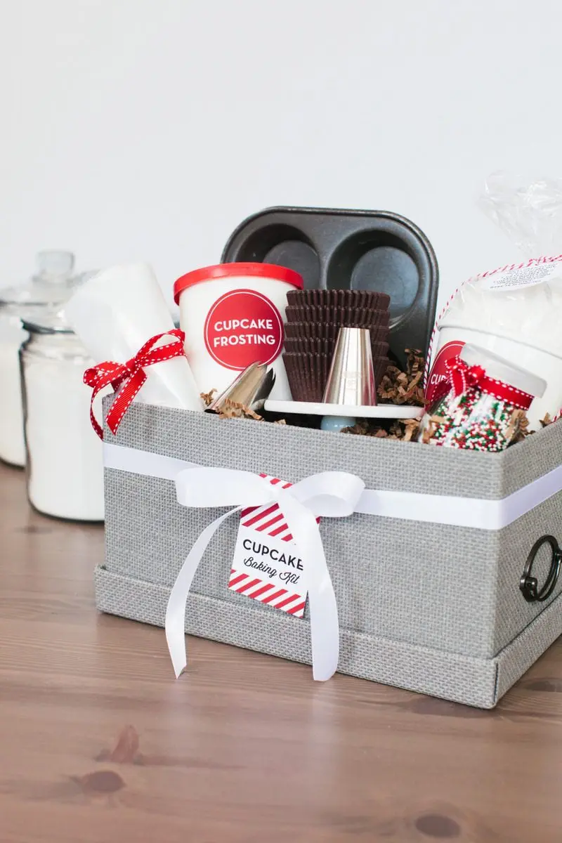 20 DIY Christmas Gift Baskets for Your Loved Ones  Craftsy Hacks