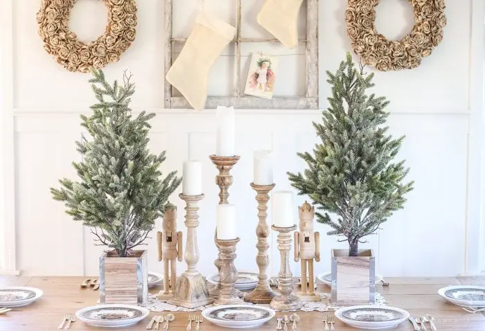 farmhouse christmas dining decor