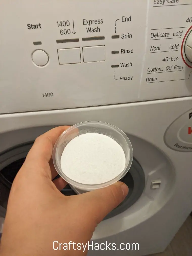 wash laundry with baking soda