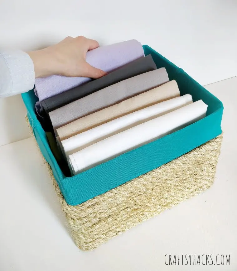 Cesta DIY con cartón, tela y cuerda - elizabethjoandesigns.com - DIY  Cardboard Box into Rope Basket