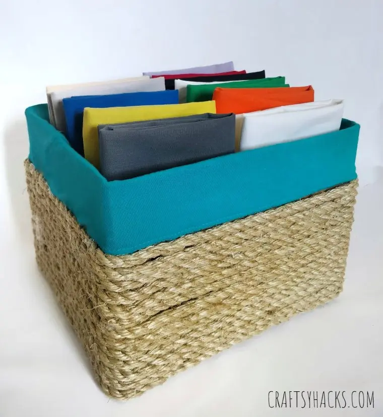 Cesta DIY con cartón, tela y cuerda - elizabethjoandesigns.com - DIY  Cardboard Box into Rope Basket