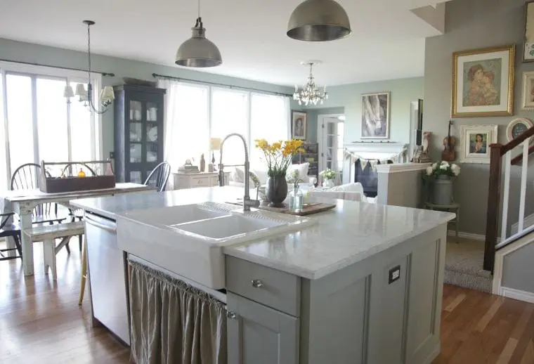 apron sink in kitchen