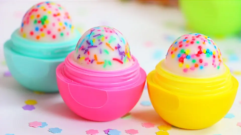 https://craftsyhacks.com/wp-content/uploads/2020/07/10-EOS-Inspired-Cupcake-Lip-Balm.jpg.webp