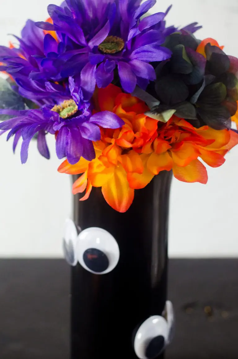 Gloogly Eye Vase