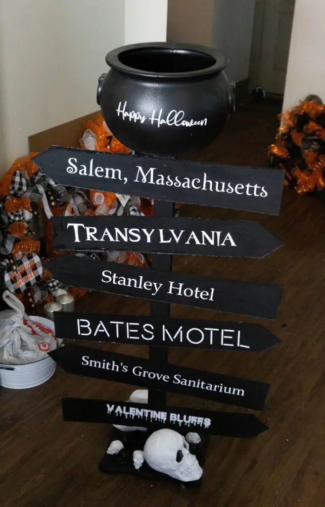 DIY Cauldron Sign Post