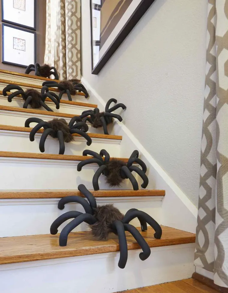 DIY Life-Sized Spiders