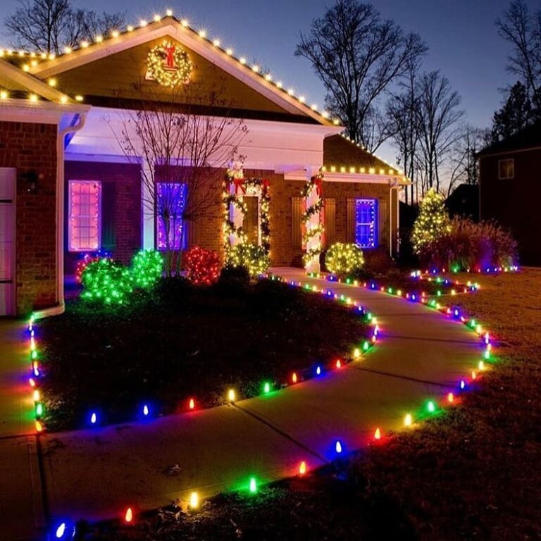 20 Easy Outdoor Christmas Light Ideas - Craftsy Hacks