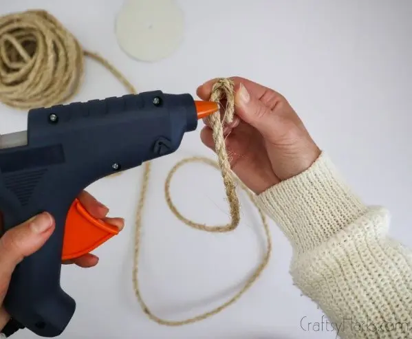 hot glueing rope