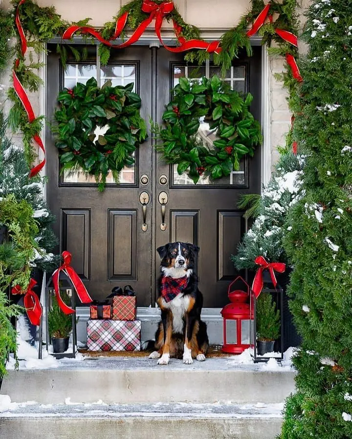 Green wreath porch