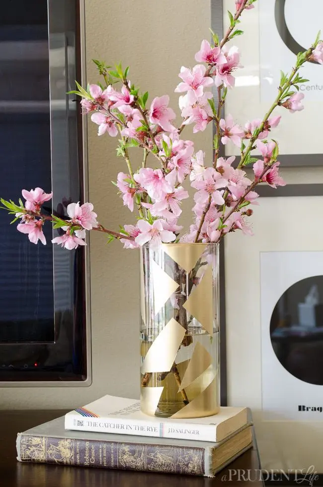 Buy flower vase with artificial flowers for home decoration | Business  Insider India