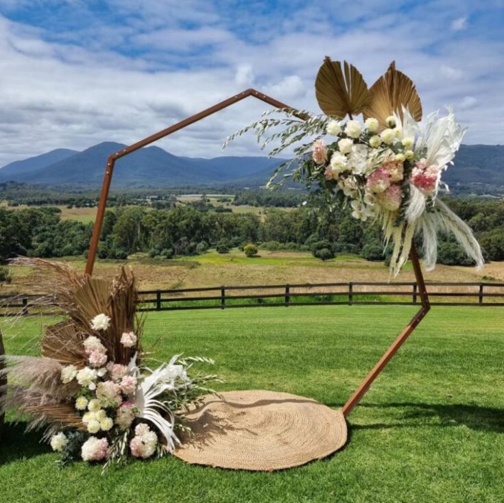 31 Stunning Wedding Arch Ideas for Your Special Day - Craftsy Hacks