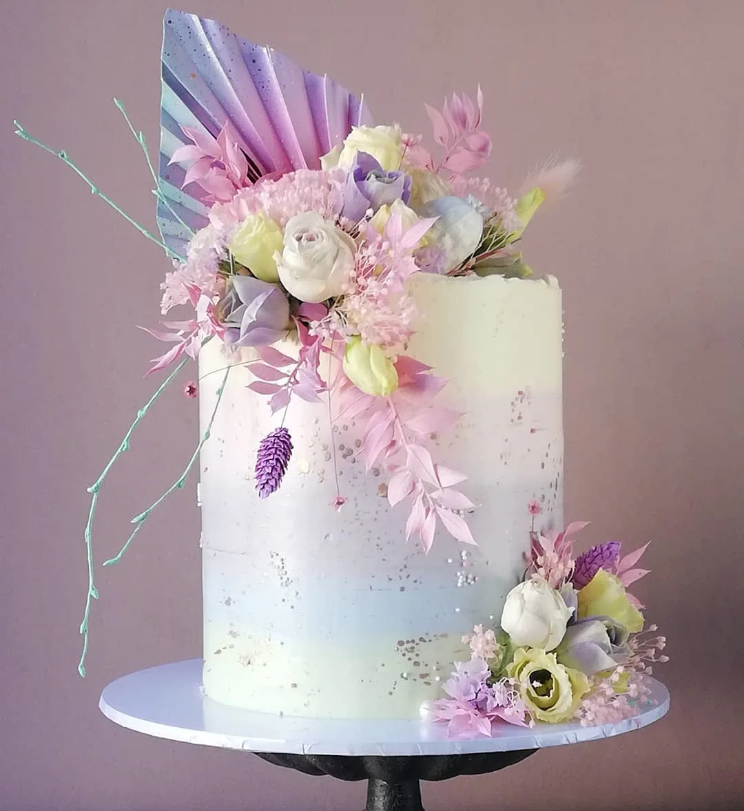 37 Pretty Cake Ideas For Your Next Celebration : Elegant two tone cake |  Elegant birthday cakes, Birthday cake decorating, Beautiful birthday cakes