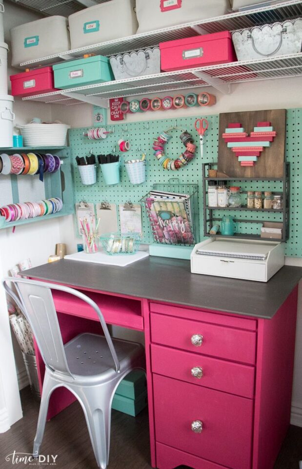 23-diy-craft-desk-ideas-for-your-craft-room-craftsy-hacks