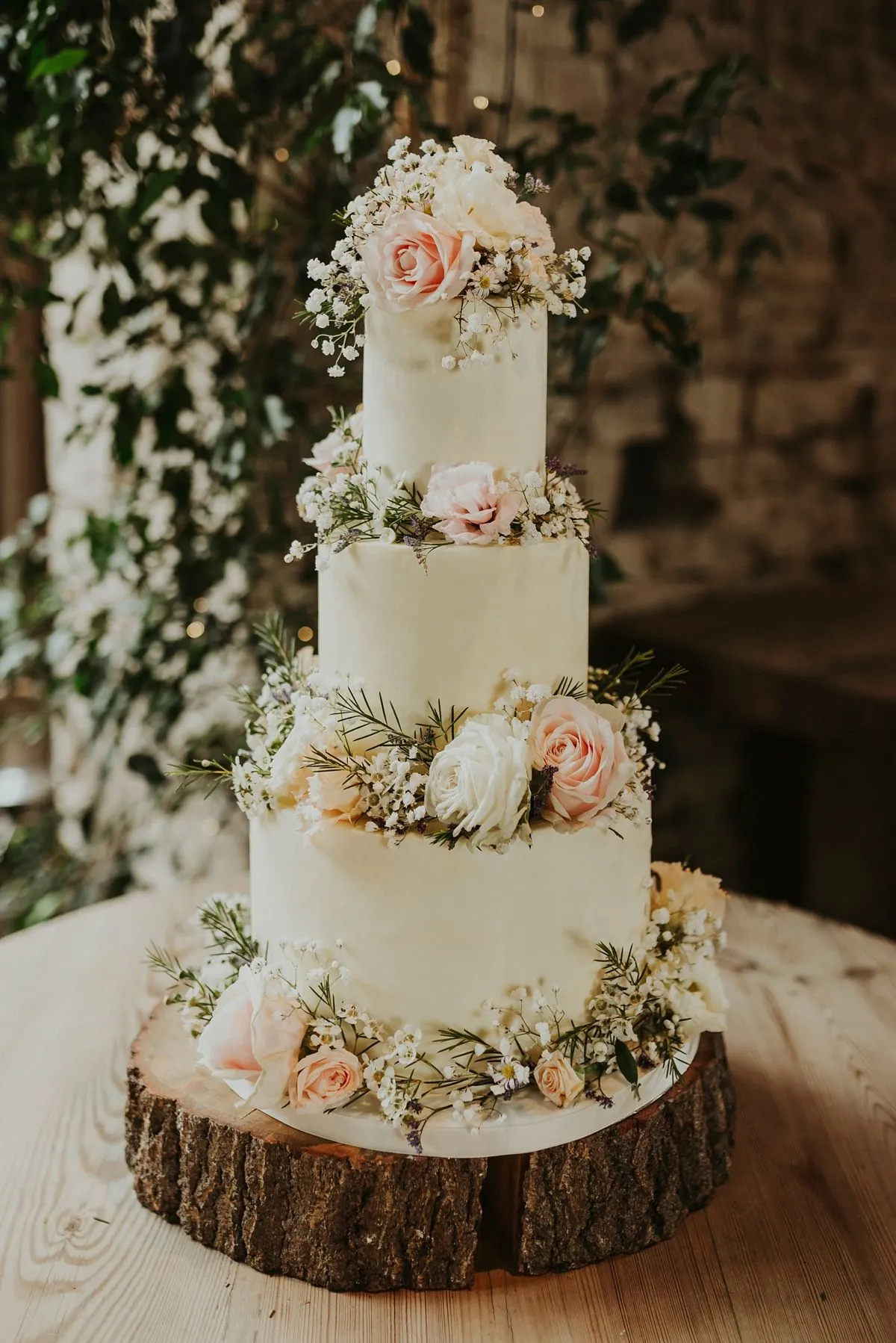 46 Purely Beautiful Wedding Cakes With Greenery - Weddingomania