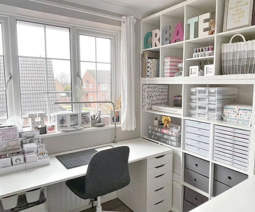 white desk with drawers