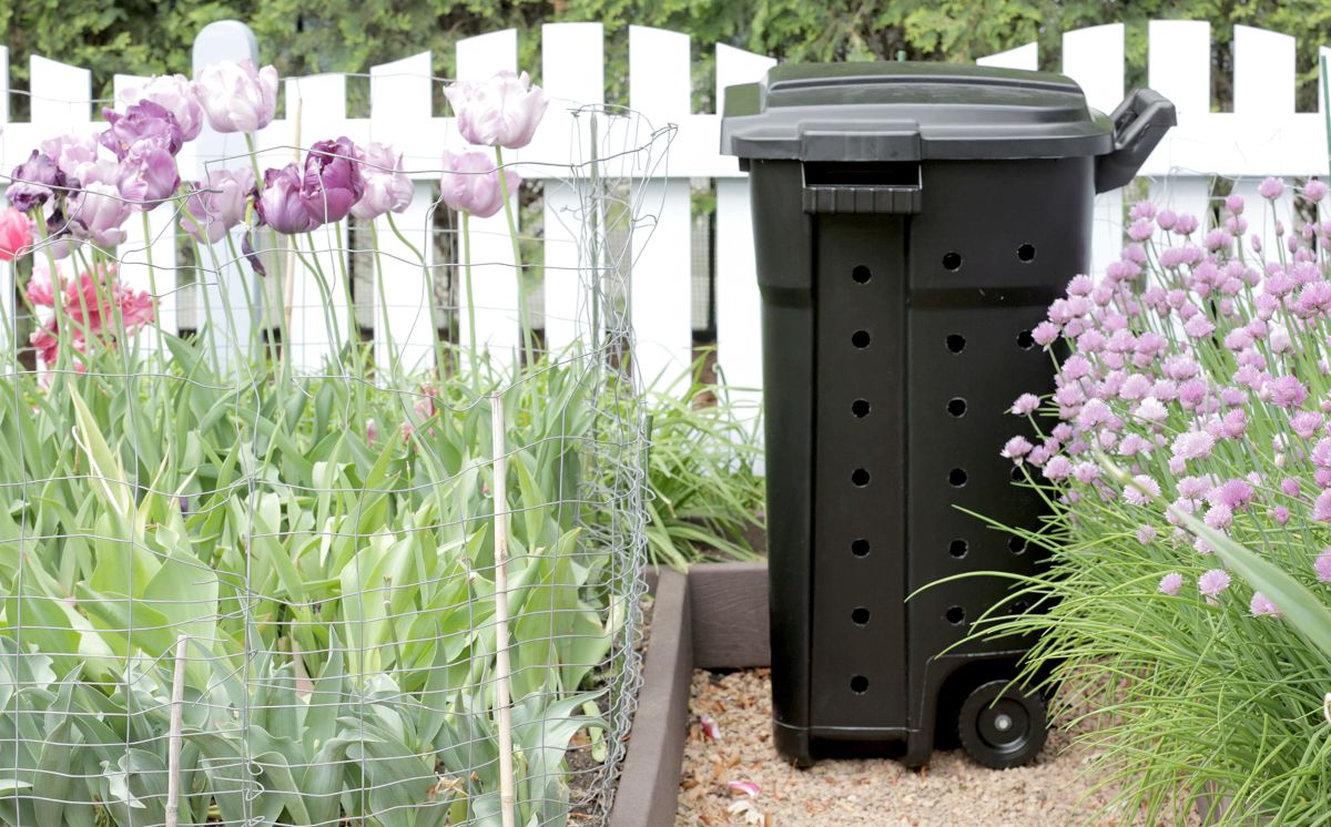 Super Easy DIY Compost Bin