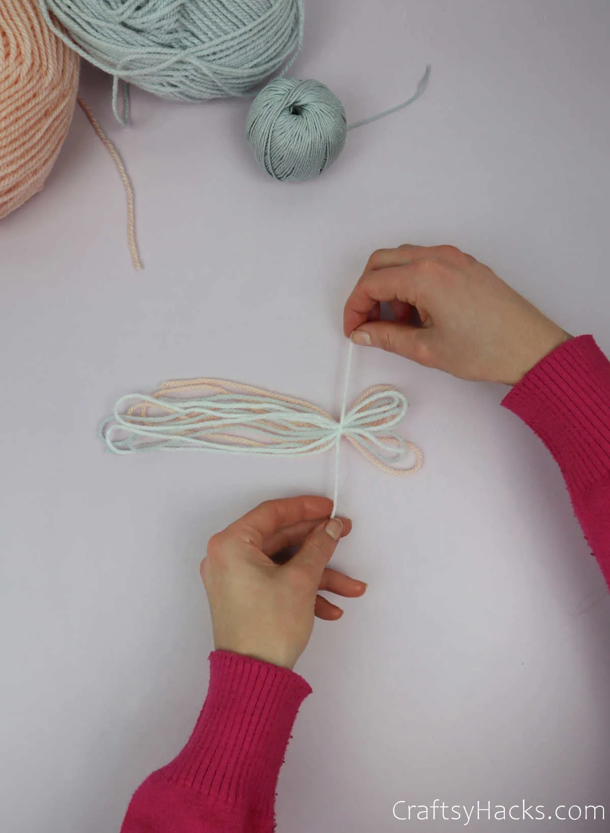 knotting end of yarn