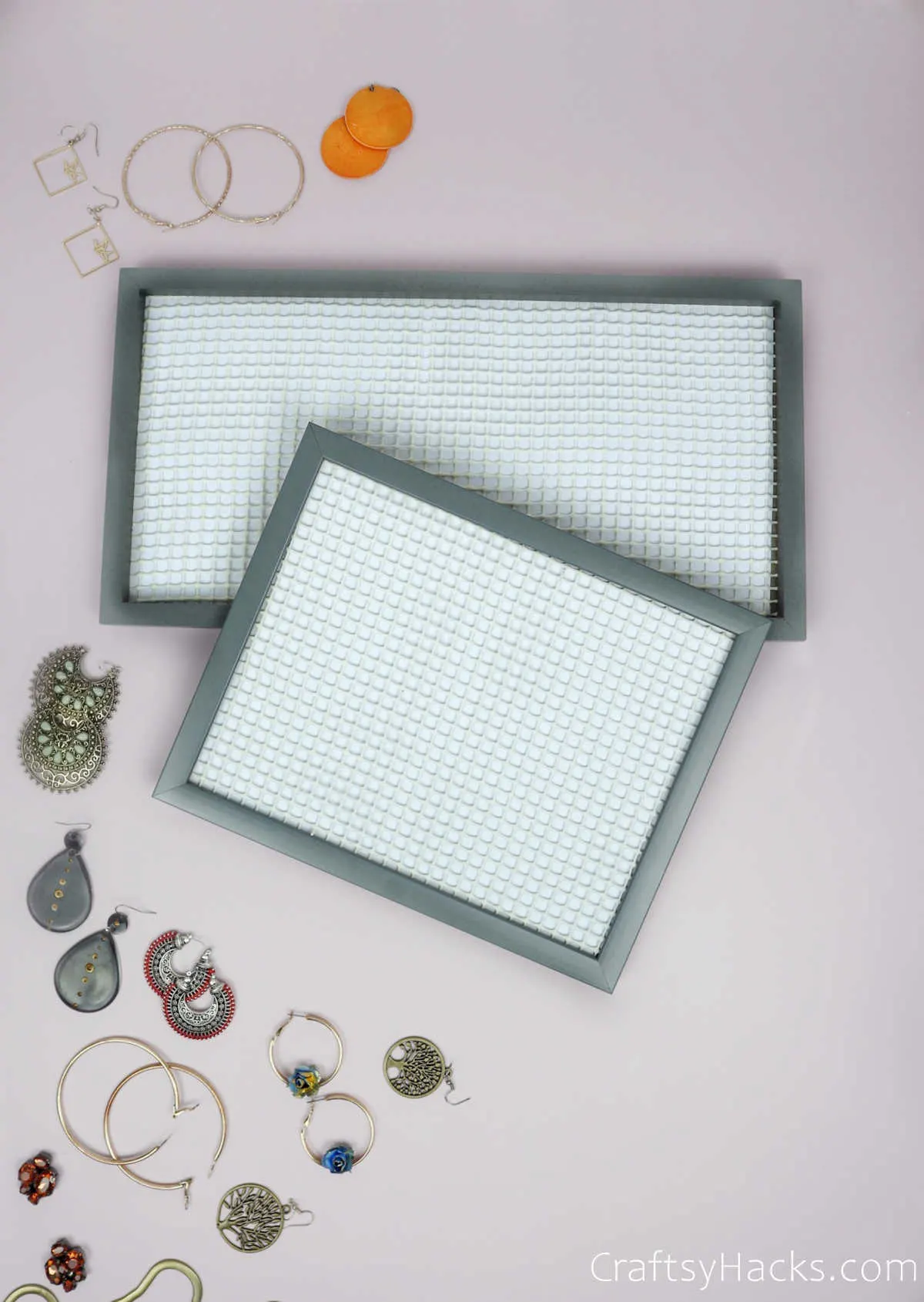 diy organizers with scattered earrings