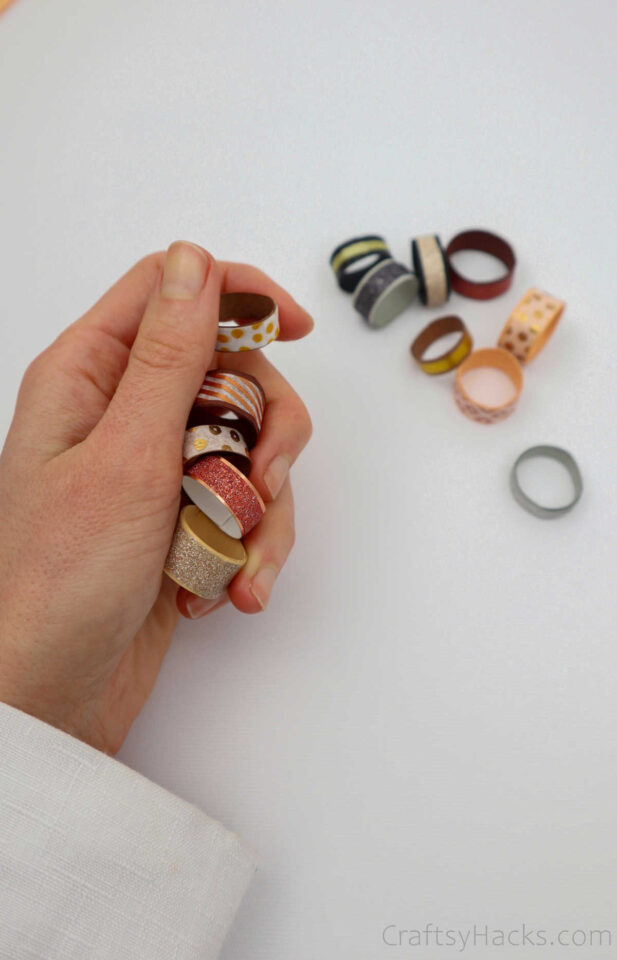 How to Make a Paper Ring (StepbyStep Tutorial) Craftsy Hacks