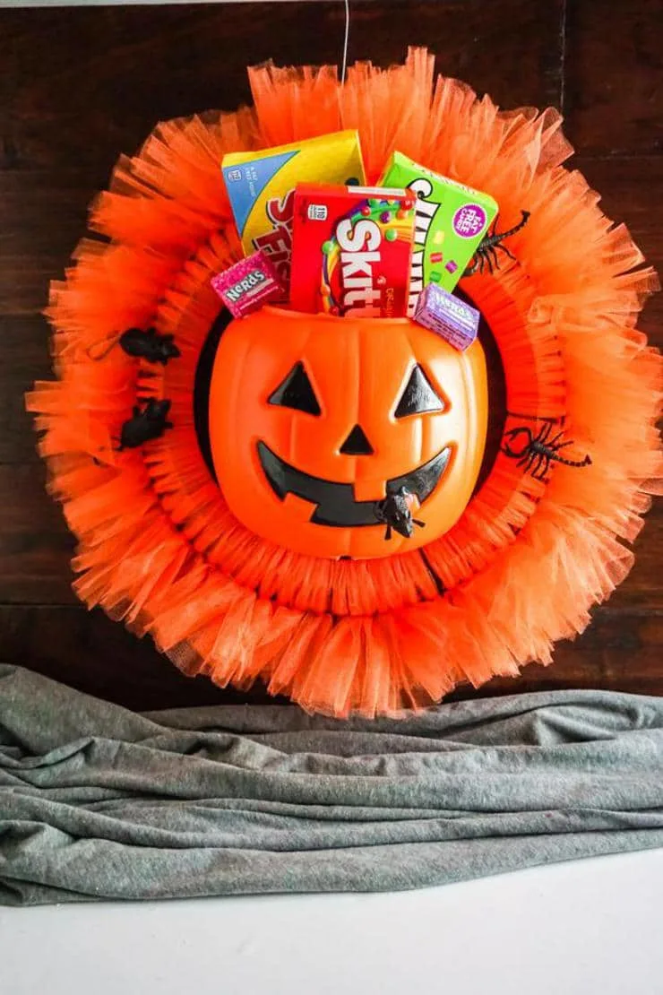 Trick-Or-Treat Bucket Wreath