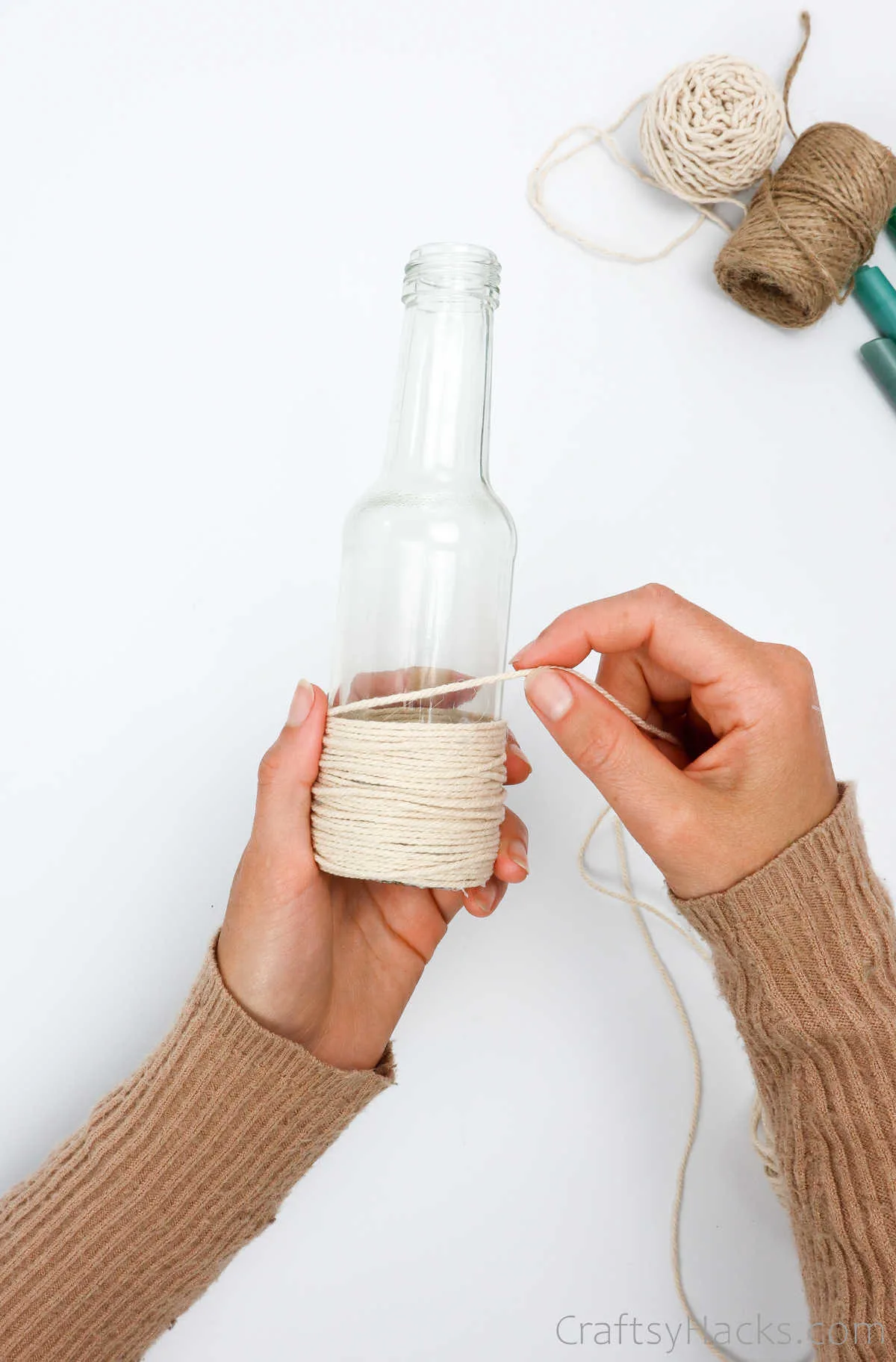 wrapping bottle with string