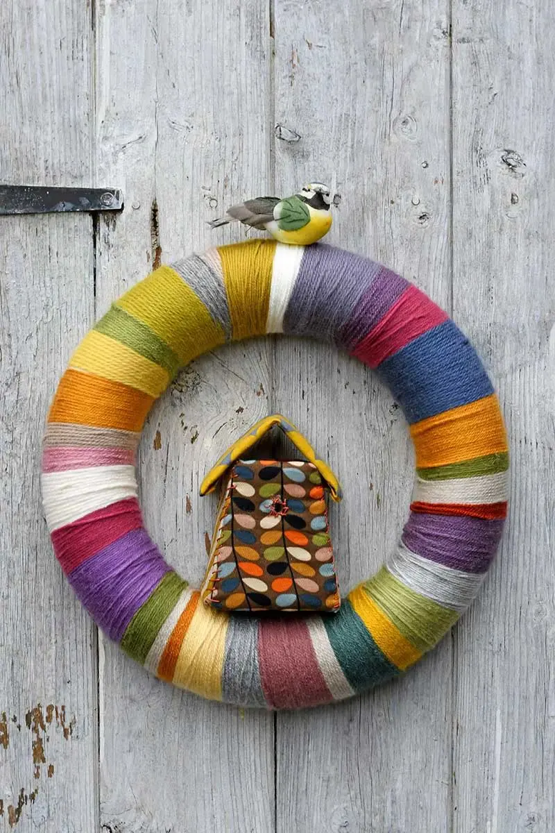 DIY Scrap Yarn Wreath