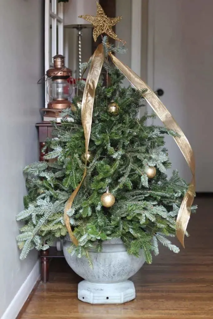 DIY Tomato cage Christmas Tree