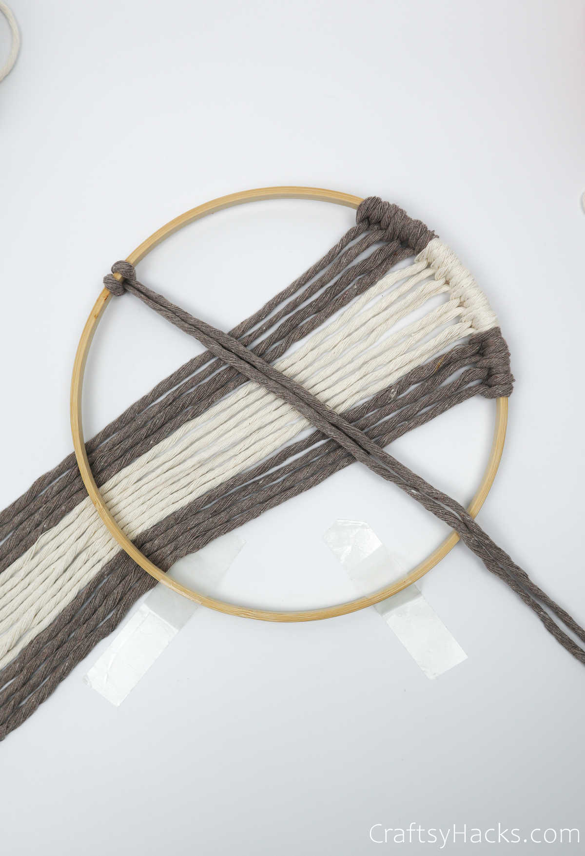 adding yarn across lengthwise