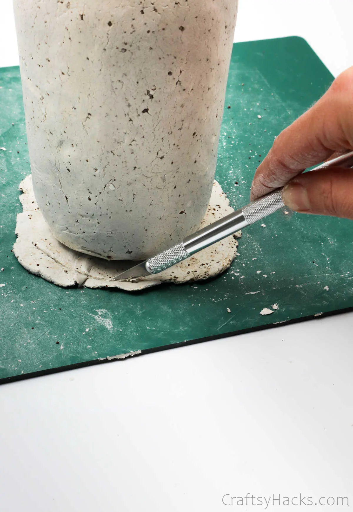 cutting bottom with clay
