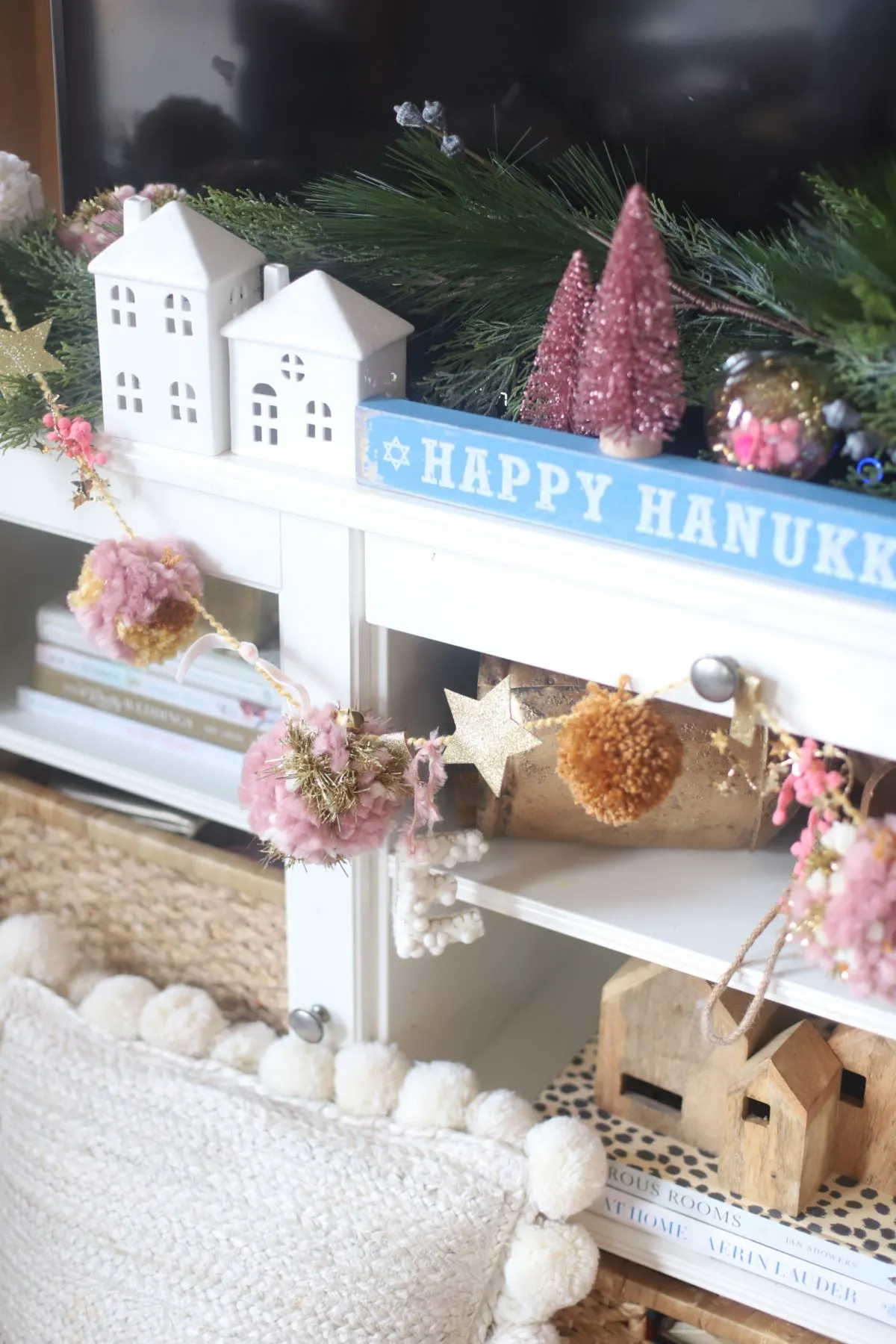 DIY Pompom Garland