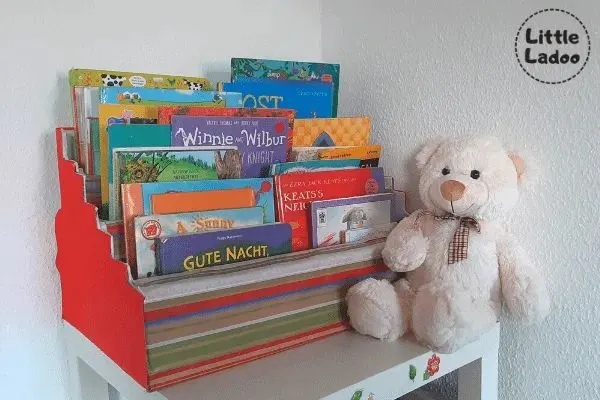 Cardboard Bookshelf