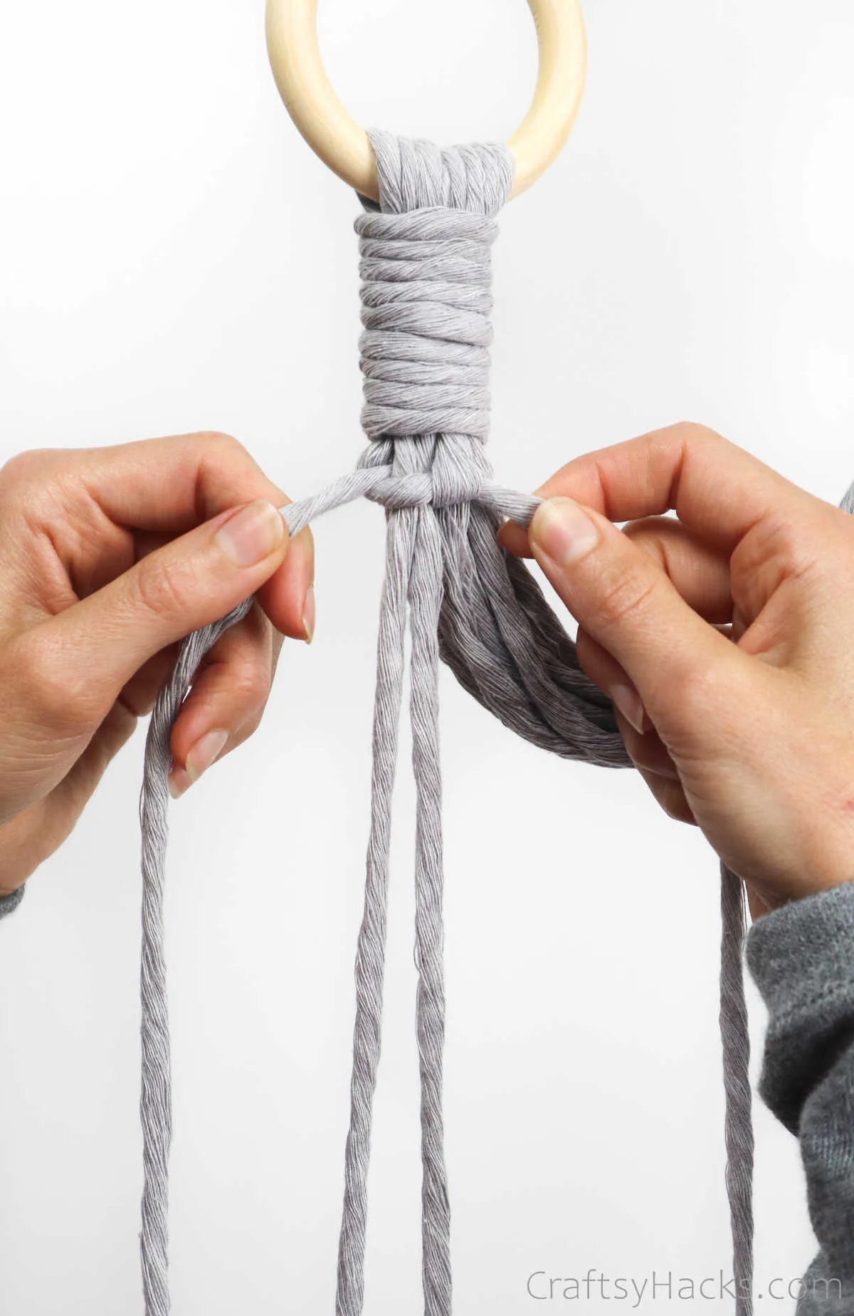 tying knots in string