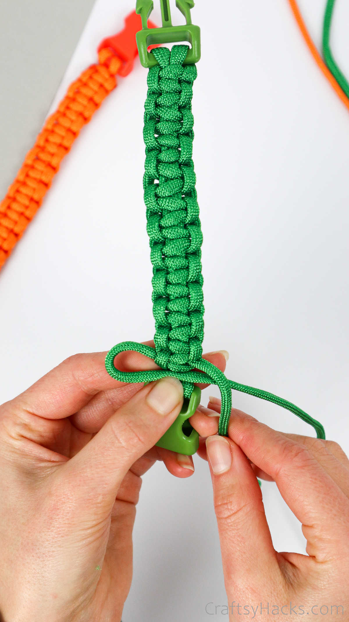 tying last paracord knot
