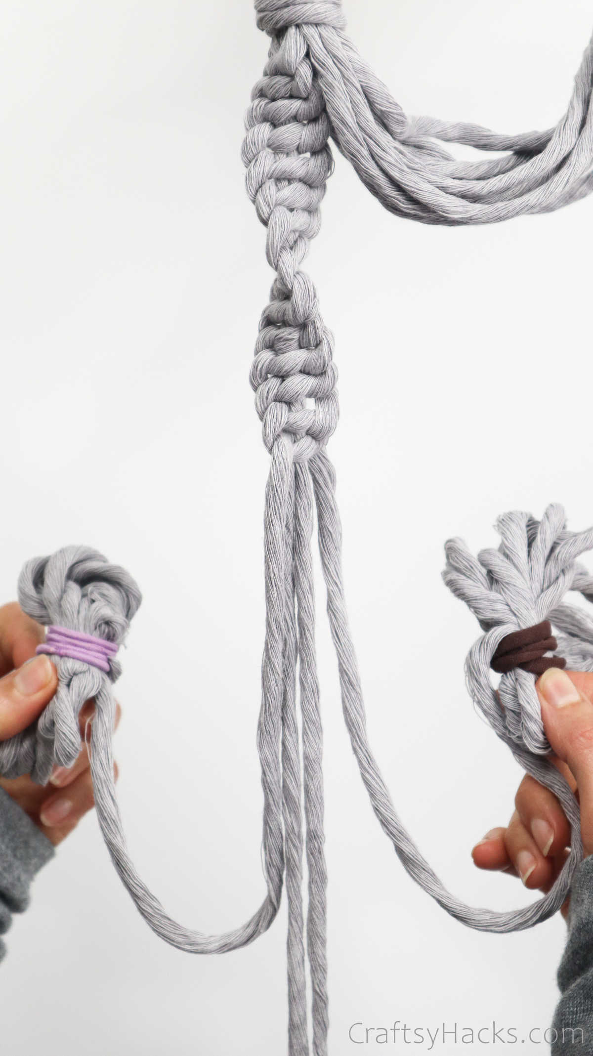 tying macrame knots