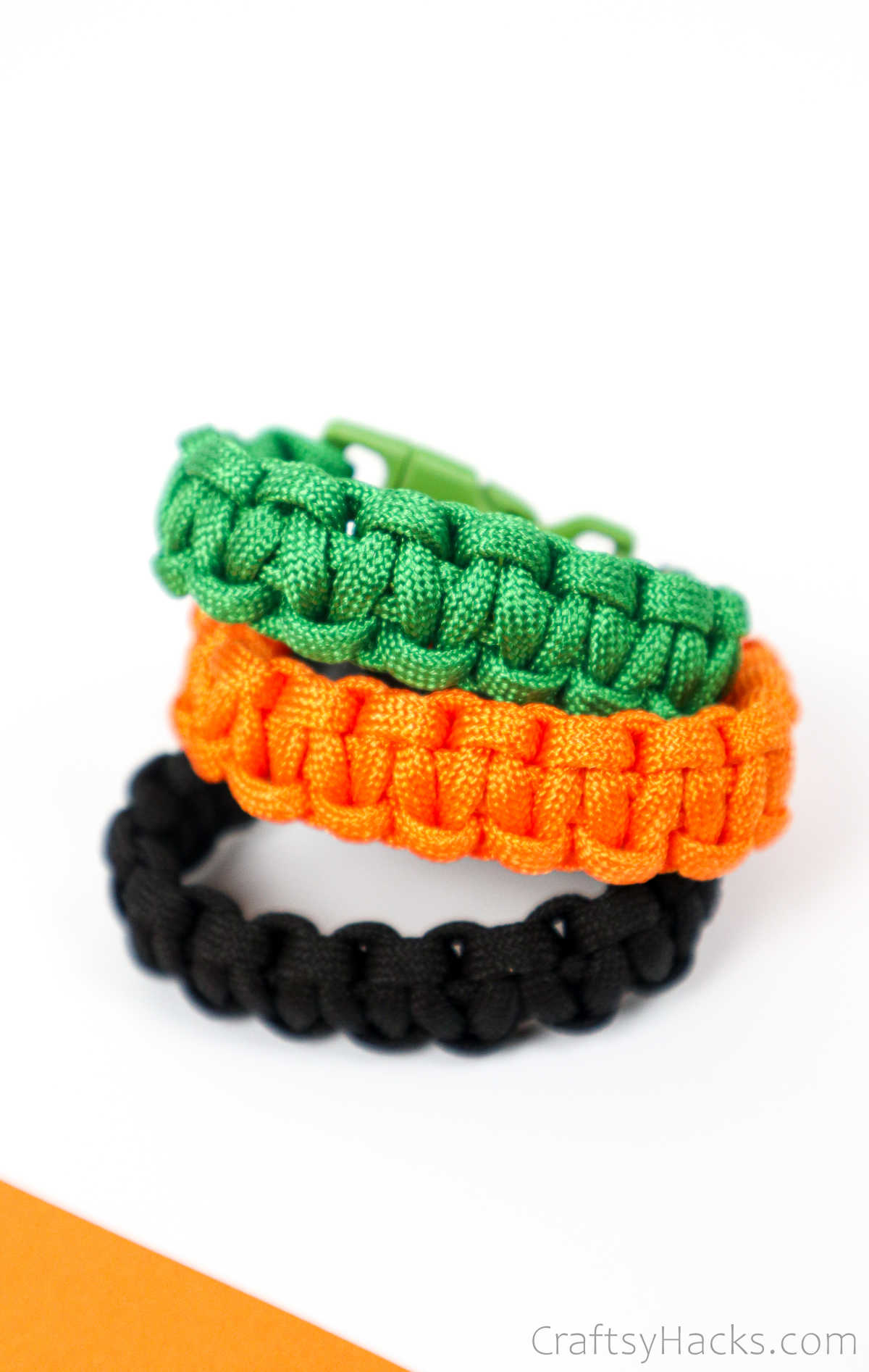 how to make paracord bracelets  A girl and a glue gun