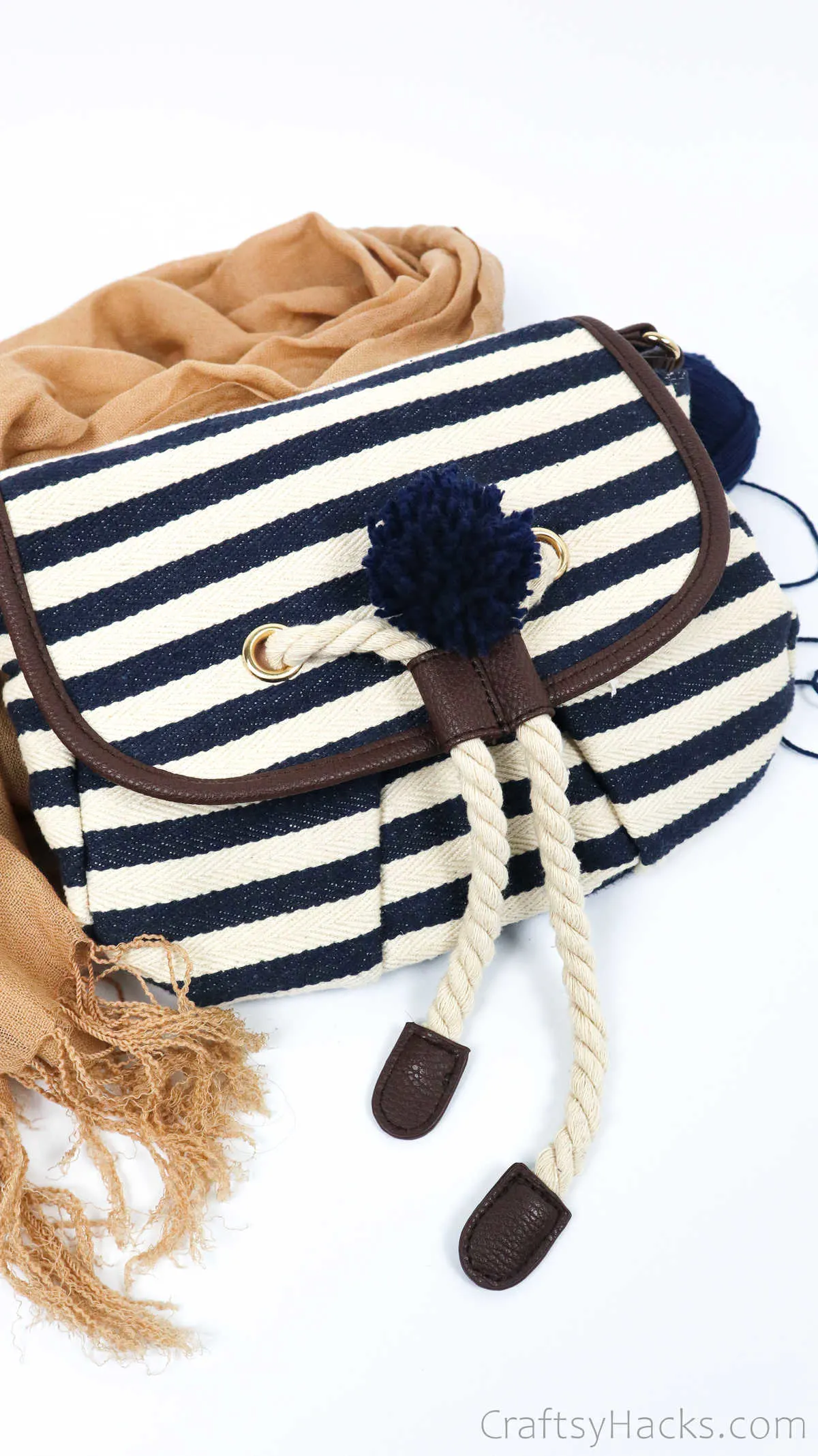 bag with pom pom