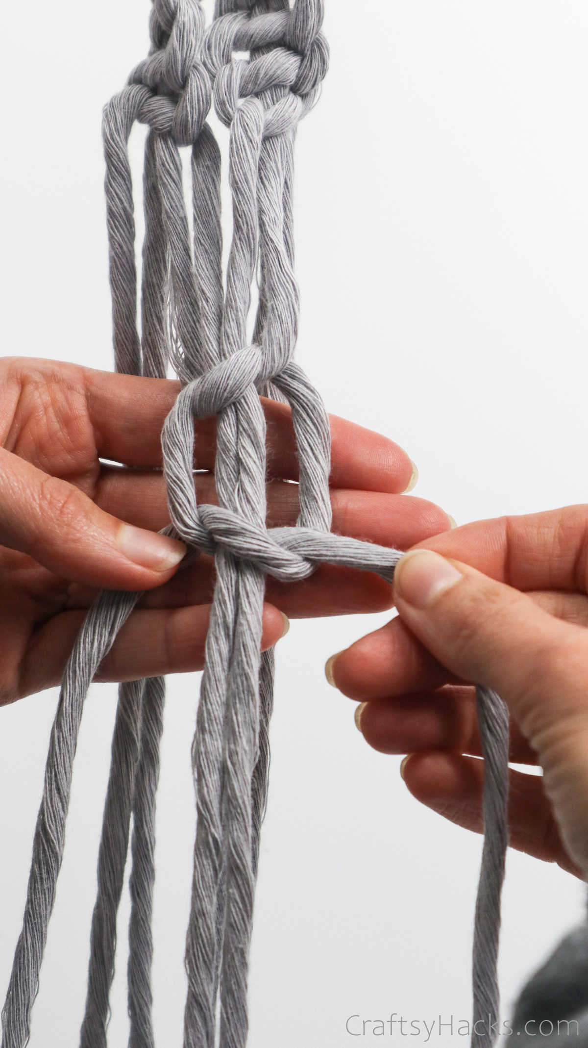 tying knot in string