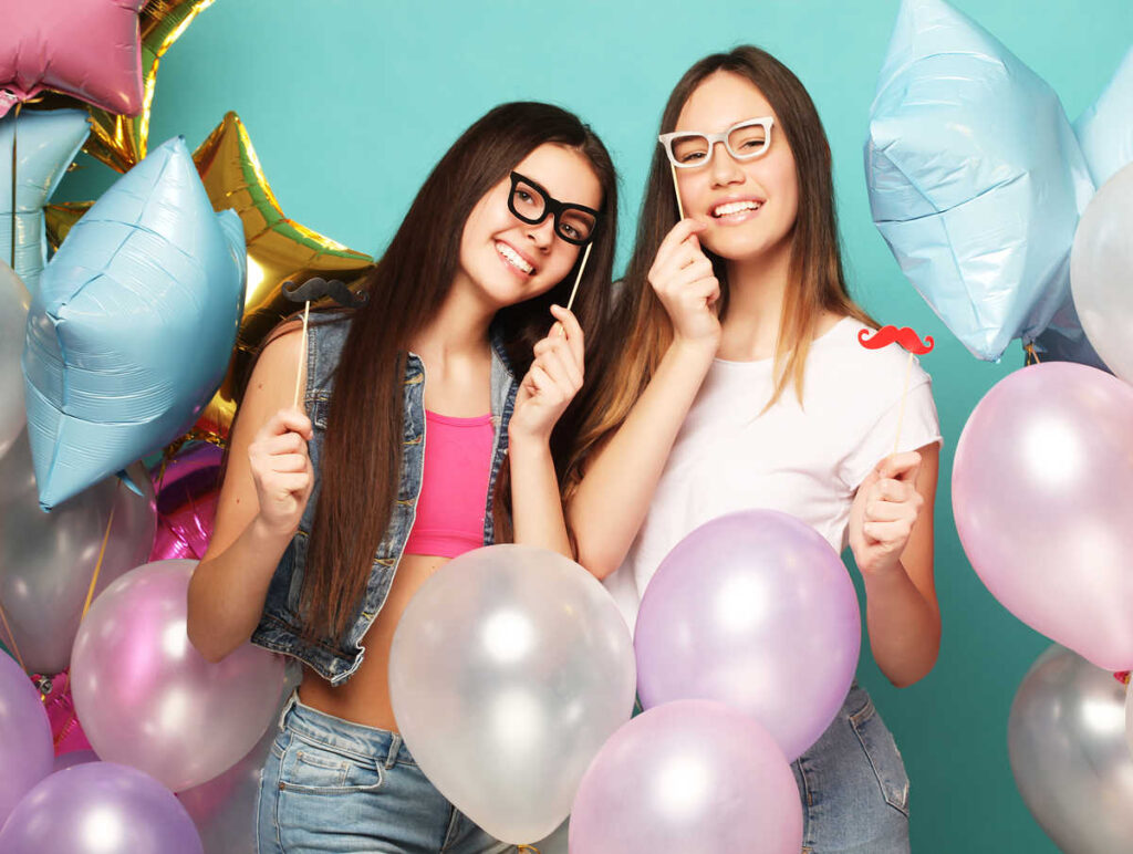 31 Fun Party Games for Teenagers - Craftsy Hacks