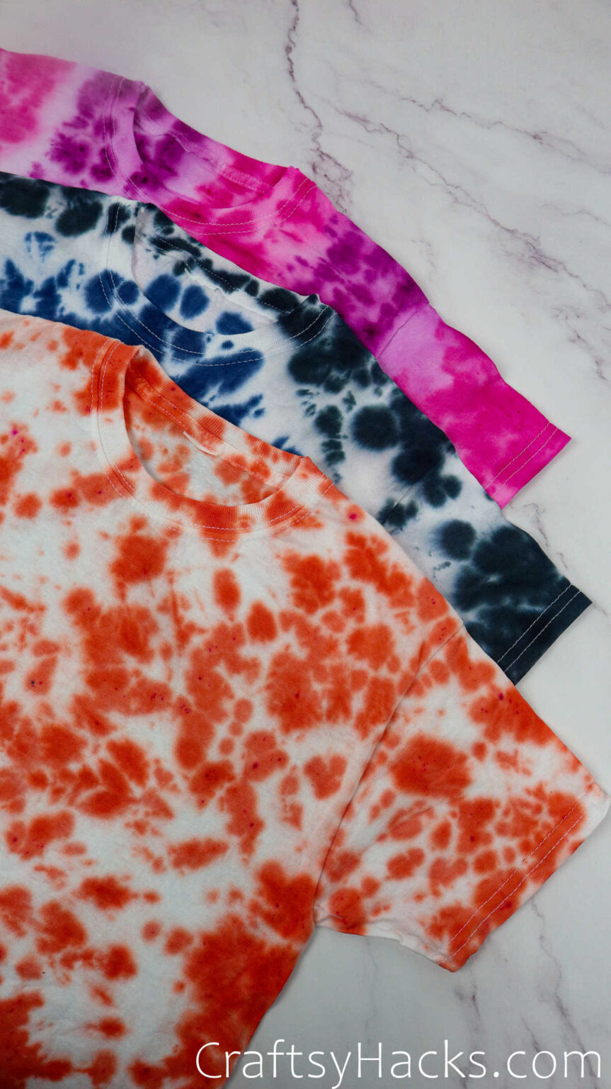 how-to-tie-dye-a-shirt-step-by-step-craftsy-hacks