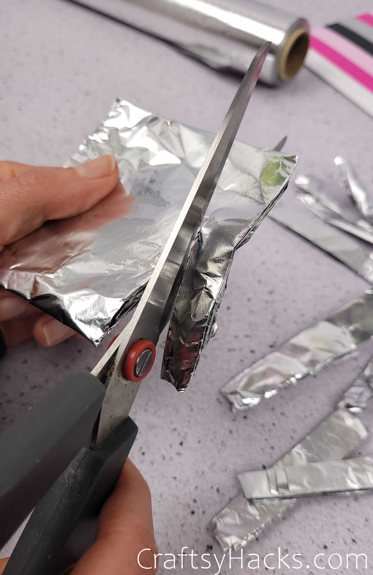 Sharpen Scissors with Aluminum Foil