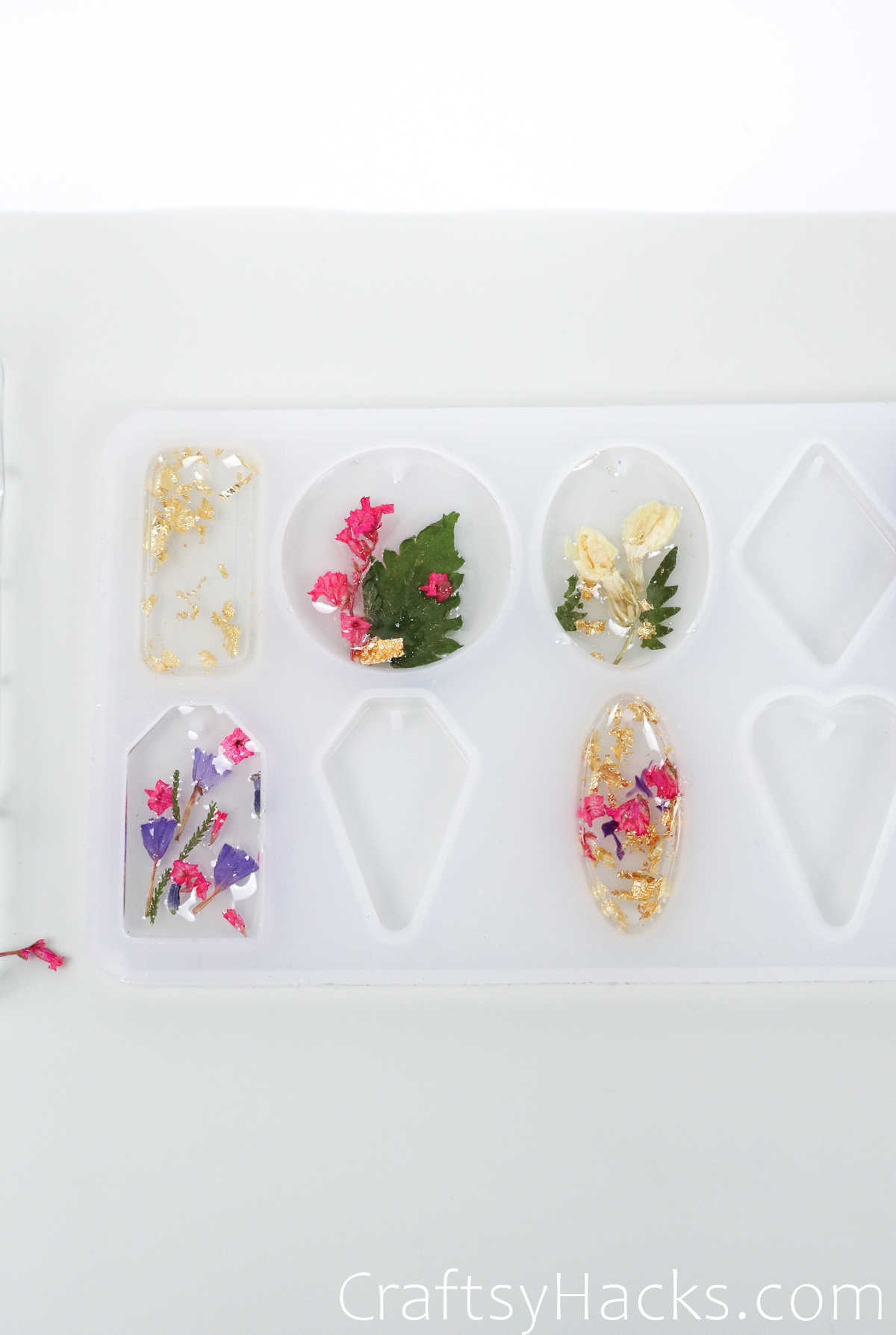 gold and flowers in resin