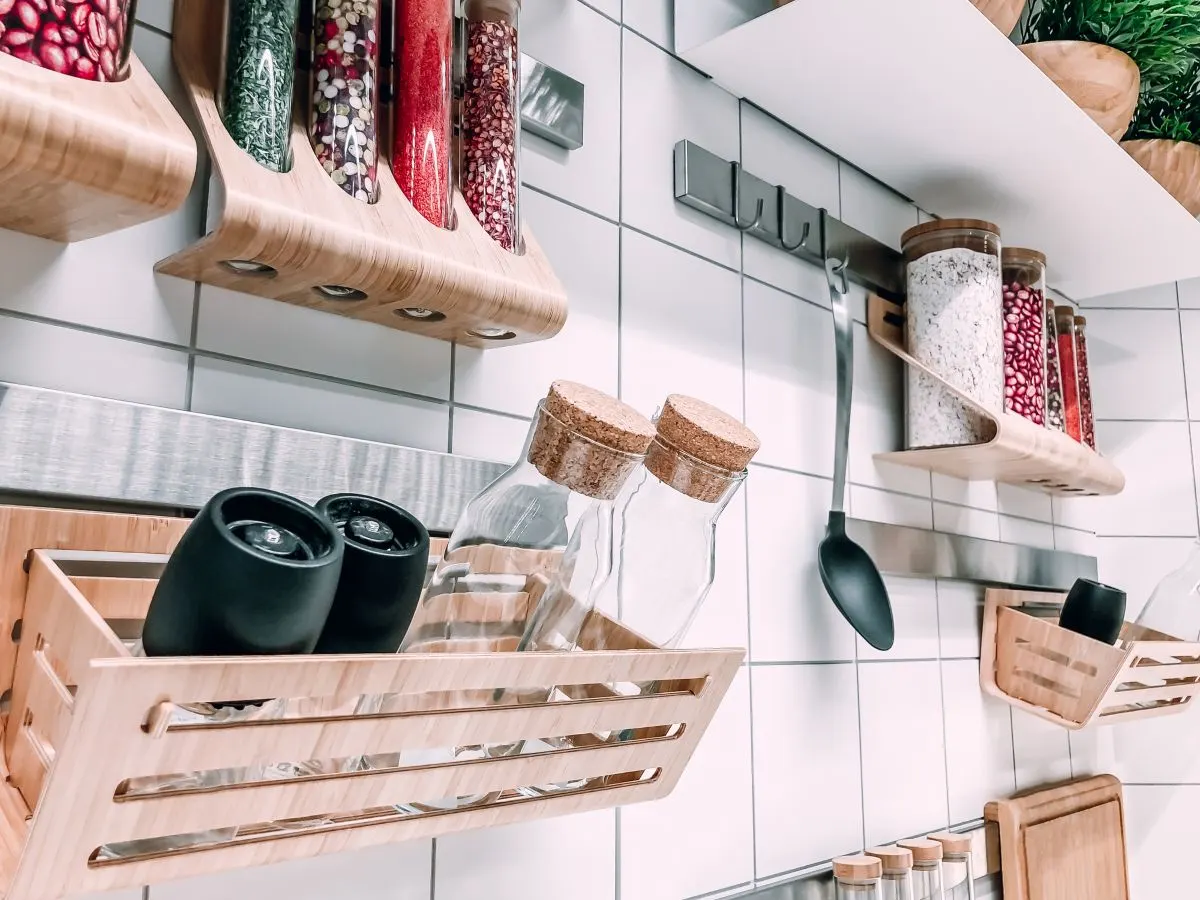 Floating Jar Storage Holders