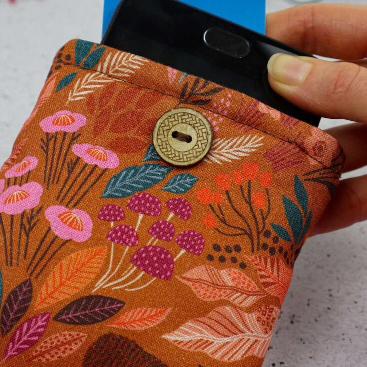 DIY Phone Case Out of Fabric