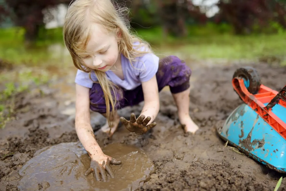 Make mudpies