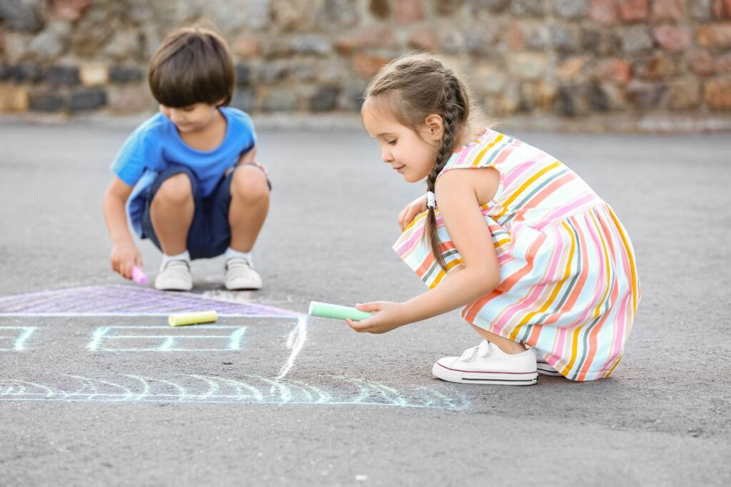 41 Free Outdoor Activities for Kids To Do - Craftsy Hacks