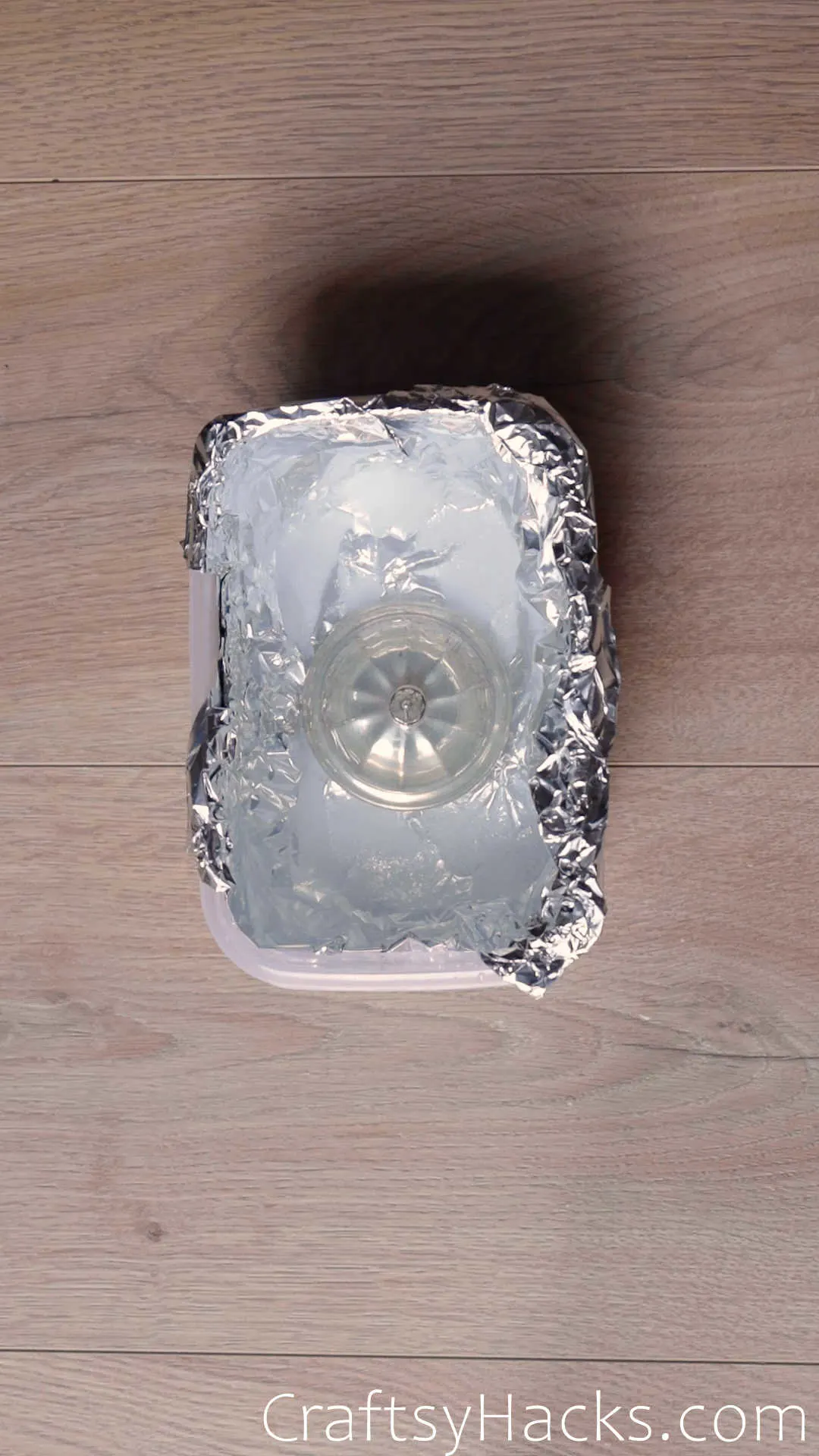 17 Handy Aluminum Foil Hacks - Craftsy Hacks