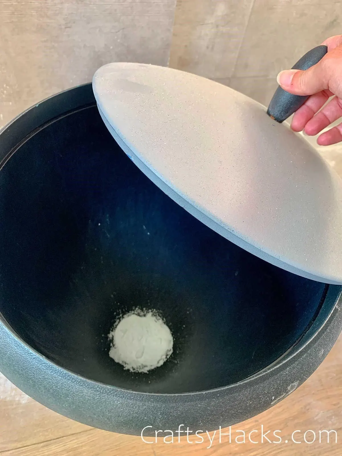 baking soda for smelly bins