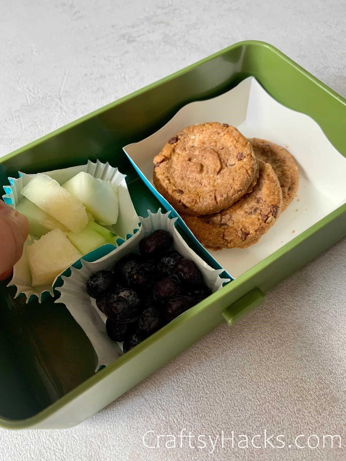 organize lunchbox with cupcake liners