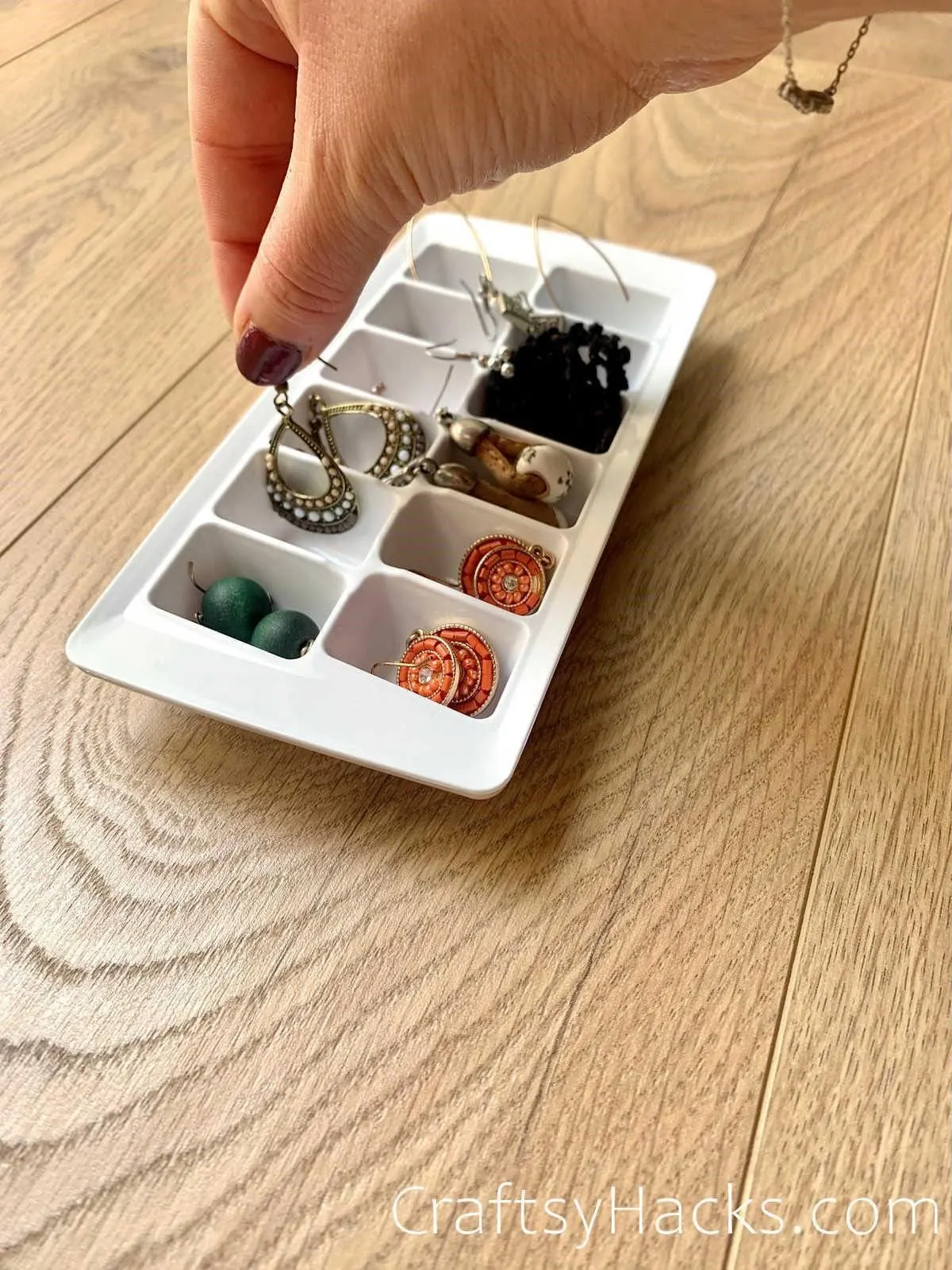 organize jewellery in ice cube tray
